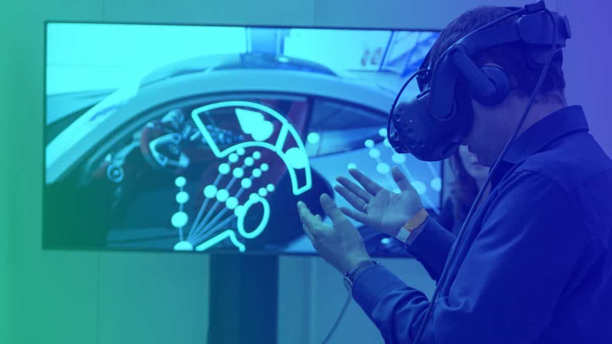 Virtual reality interface displayed inside a connected vehicle